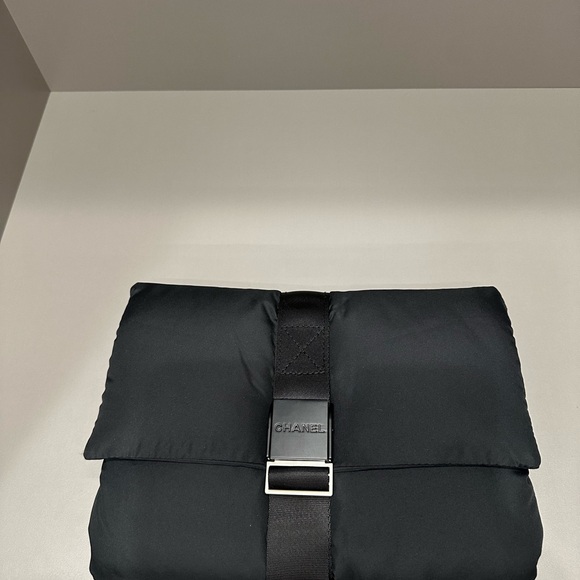 CHANEL LES BEIGES ⭐️GWP ⭐️ Makeup Roll NWOT - Picture 2 of 7